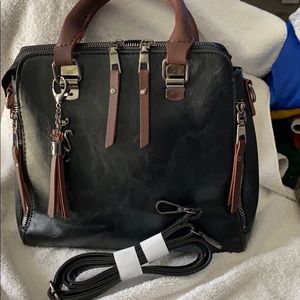 Black cross body purse￼